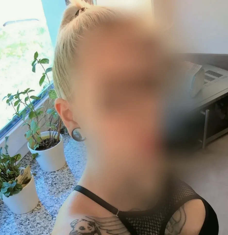 Camilla, 27