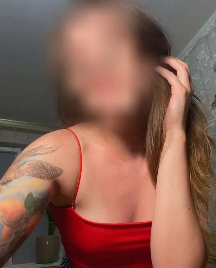 Nora, 25
