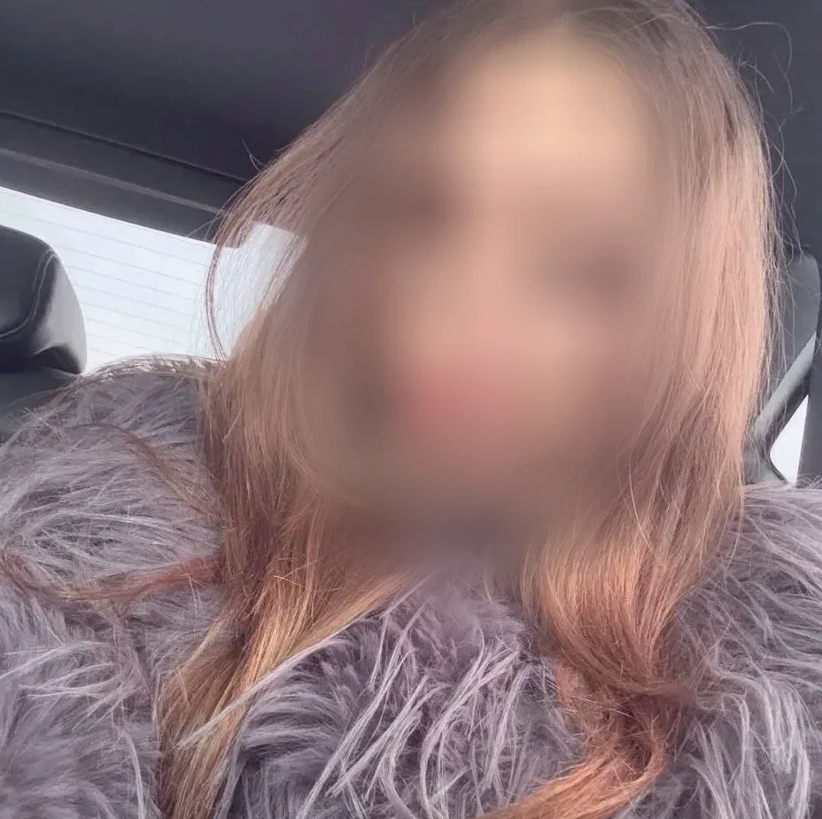 Sandra, 19