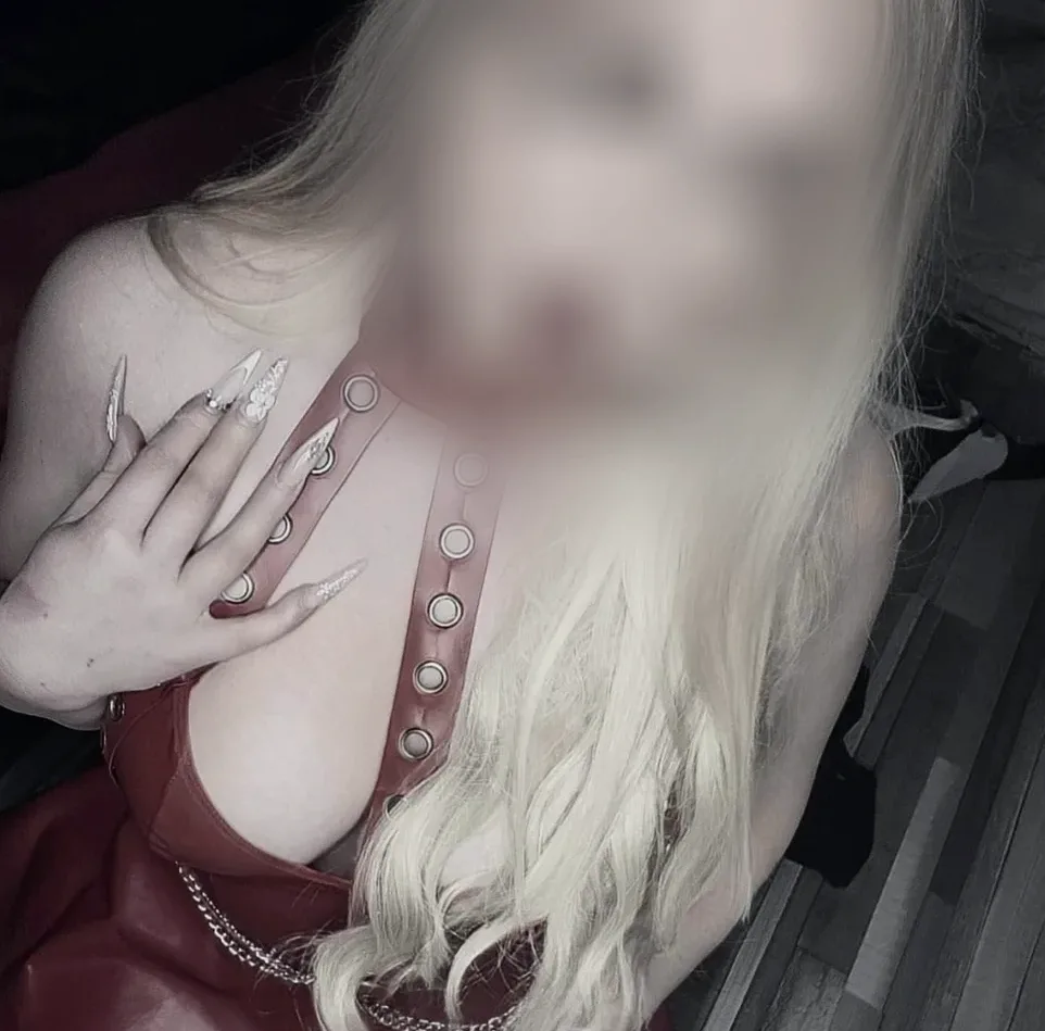 Signe, 29